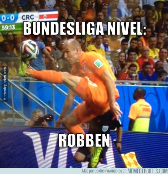 354973 - Robben marcándose un logo de la Bundesliga