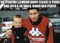 Enlace a Un pequeño llamado Jordy Clasie le pedía una foto a su ídolo, Robin van Persie