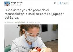 Enlace a Luis Suárez pasando el reconocimiento médico