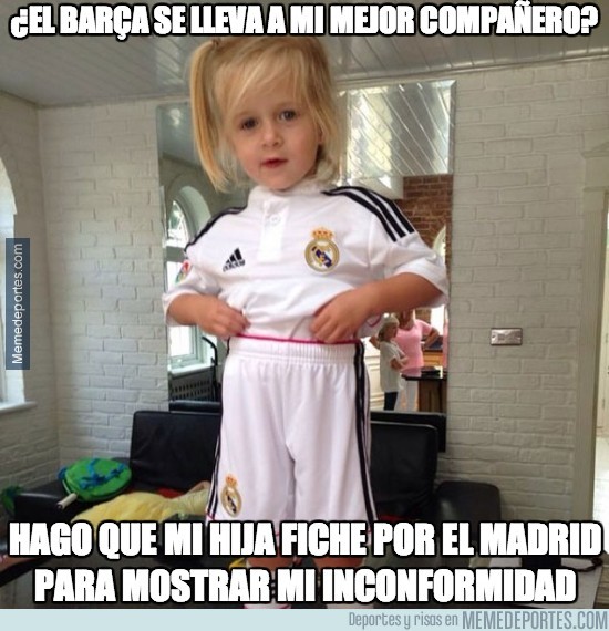 360637 - Gerrard provocando con su hija vestida del Real Madrid