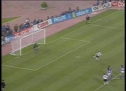 Enlace a GIF: 1990: Con este gol de Brehme, Alemania ganaba su último Mundial