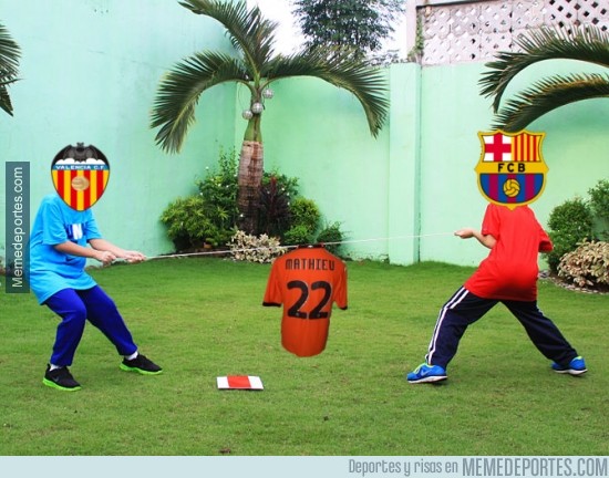 363811 - Así está la lucha entre Barça y Valencia por Mathieu