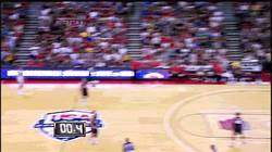 Enlace a GIF: Canastón de Lillard desde la línea de tiros libres... ¡contraria!