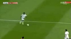 Enlace a GIF: Ojo al golazo de Paco Alcácer en el Valencia vs Milan