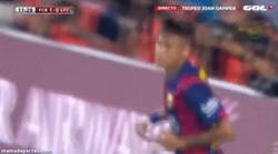 Enlace a GIF: Sutil toque de vaselina de Neymar que pone el 2-0 en el Joan Gamper
