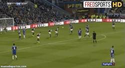 Enlace a GIF: Espectacular pase de Cesc y gol de Schurrle