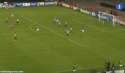 Enlace a GIF: Higuaín no se rinde y pone el empate en el marcador