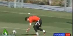 Enlace a GIF: Casillas entrenando duro para la vuelta de la supercopa