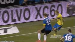 Enlace a GIF: Golazo de Ibrahimovic contra Estonia. El 50 con Suecia
