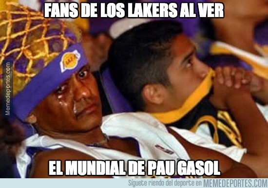 383657 - Fans de los Lakers al ver el mundial de Pau Gasol