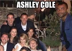 Enlace a Ashley Cole lo vuelve a hacer