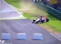 Enlace a GIF: Kvyat se creía que corría en un coche de rallys en vez de en un Fórmula 1