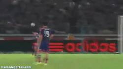 Enlace a GIF: Vaya Fail de Kawashima en el gol que los llevó al empate