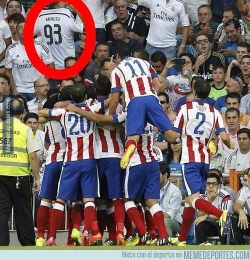 386760 - Reacción de un aficionado madridista al gol del Atlético de Madrid, donde más les duele