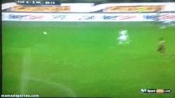 Enlace a GIF: Mientras tanto, Parma 4 - 5 Milan. Y Diego López hace la cantada del mess