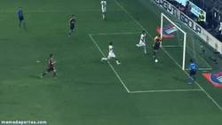 Enlace a GIF: Golazo de Ménez al Parma que le dio la vicoria por 4-5 al Milan