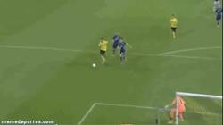 Enlace a GIF: Golazo de Immobile que adelanta al Borussia frente al Arsenal