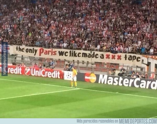 388691 - Los aficionados del Ajax tienen muy claro qué Paris quieren
