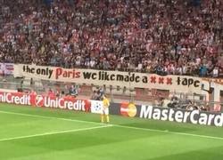 Enlace a Los aficionados del Ajax tienen muy claro qué Paris quieren