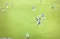 Enlace a GIF: Tremenda jugada de Draxler frente al Chelsea