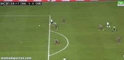 Enlace a GIF: El gol de Feghouli que pone al Valencia líder