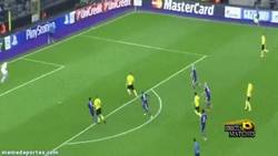 Enlace a GIF: Gol de Immobile que iniciaba la goleada del Dortmund. ¿El nuevo Lewandowski?