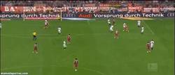 Enlace a GIF: Golazo de Robben que puso el 4-0 definitivo en el Bayern - Hannover