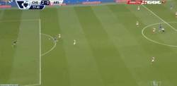 Enlace a GIF: El golazo de Diego Costa ante el Arsenal