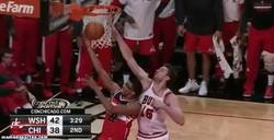 Enlace a GIF: Taponazo de Pau Gasol en su debut con Chicago Bulls