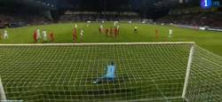Enlace a GIF: Cantada de Casillas en tiro libre, Eslovaquia se pone por delante 1-0