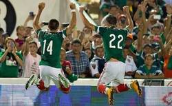 Enlace a Chicharito mete gol con México y pide CHOPS