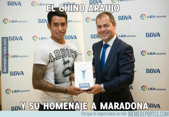 398850 - El Chino Araujo homenajea a Maradona