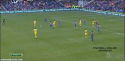 Enlace a GIF: Jugada espectacular del Chelsea que acaba en gol de Cesc. Este Chelsea da miedo