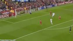 Enlace a GIF: Cristiano rompe la maldición de Anfield y le marca al Liverpool