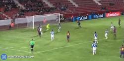 Enlace a GIF: Buen gol de Piqué tras una magnífica asistencia de Luis Suárez que pone el 1-0
