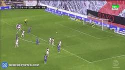 Enlace a GIF: Cuidado que el Eibar va en serio, el primer gol de Arruabarrena, de penalti
