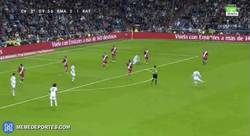 Enlace a GIF: El primer gol de Kroos con el Madrid