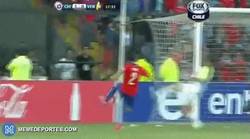 Enlace a GIF: Alexis sigue a lo suyo. Gol anoche ante Venezuela tras una excelente jugada