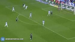 Enlace a GIF: Gol de Benzema tras excelente jugada de Cristiano