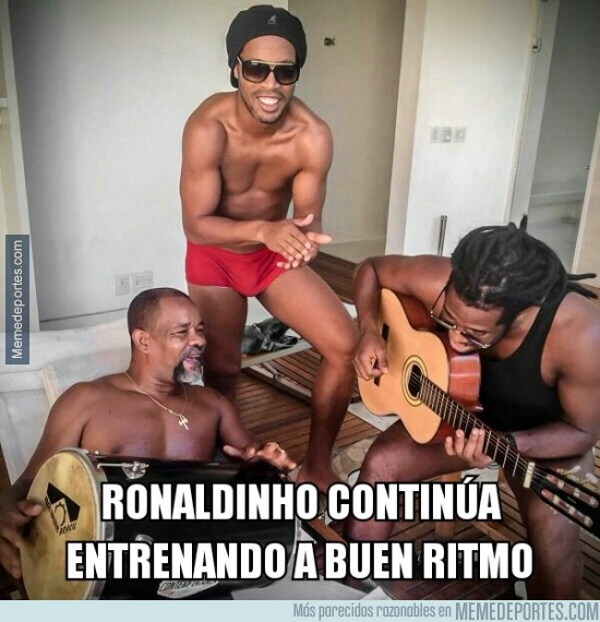418228 - Ronaldinho entrenando duro
