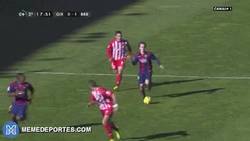Enlace a GIF: Golazo de Halilovic a lo Messi. Cómo promete este tío