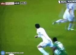 Enlace a GIF: Bale jugando con el Ludogorets como quiere