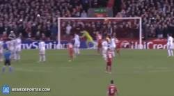 Enlace a GIF: Golazo de Gerrard que da esperanzas al Liverpool 