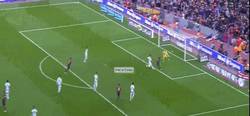 Enlace a GIF: El gol de Pedro que abría el marcador