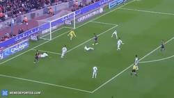 Enlace a GIF: Por fin llega el primer gol de Suárez en Liga