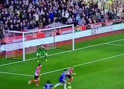 Enlace a GIF: Golazo de Hazard que empataba el partido contra el Southampton