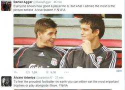 Enlace a El mundo del fútbol se acuerda de Gerrard en twitter #YNWA