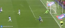 Enlace a GIF: Mientras Getafe y Madrid aburren hasta a las ovejas, Higuaín marca este golazo a la Lazio