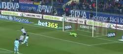 Enlace a GIF: Tarde de penaltis. Con este gol de Mandzukic, se adelanta el Atleti al Granada 1-0