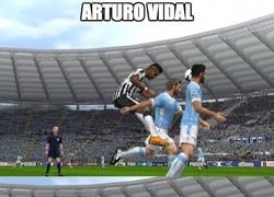 Enlace a Arturo Vidal marcándose un Zúñiga en el PES